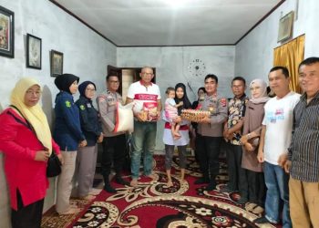 Kompol Joni Darmawan Beserta Rombongan Kunjungi Adinda, Anak Asuh yang Mengalami Stunting
