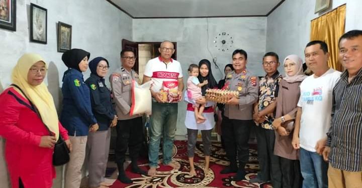 Kompol Joni Darmawan Beserta Rombongan Kunjungi Adinda, Anak Asuh yang Mengalami Stunting