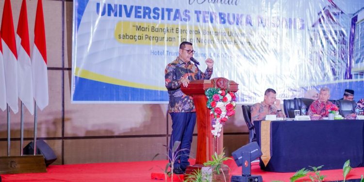 Bupati Solok Hadiri Wisuda Universitas Terbuka Padang, Tahun Akademik 2023 / 2024 Program Sarjana dan Pasca Sarjana