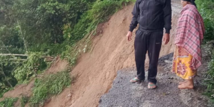 Jalan Utama Terban karena Curah Hujan Tinggi, Nagari Sungai Abu Kab. Solok Terancam Terisolasi Total