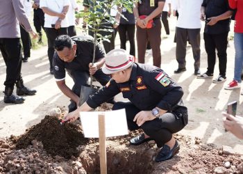 Bupati Solok Hadiri Gerakan Penanaman 10 Juta Pohon Bersama POLRI di Wilayah Hukum Polres Solok