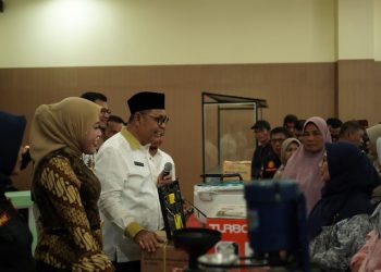 Bupati Solok Secara Simbolis Serahkan Bantuan Peralatan UMKM Kab. Solok Tahun 2023