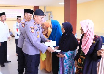 Polres Solok Kota Salurkan Zakat Mal kepada 326 Mustahik