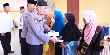 Polres Solok Kota Salurkan Zakat Mal kepada 326 Mustahik