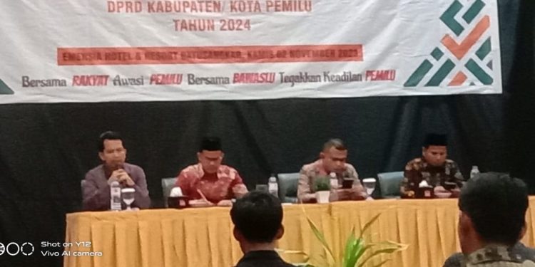 Bawaslu Tanah Datar Laksanakan Rakor Pengawasan Pencalonan Presiden, DPR, DPD Dan DPRD Prov, Kabupaten/Kota