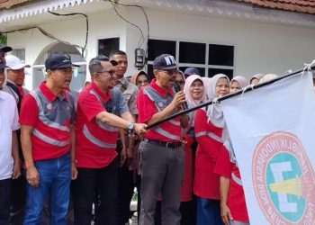 Peringati Hari Guru Nasional, PGRI Tanah Datar Laksanakan Gerak Jalan Jantung Sehat