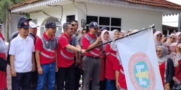 Peringati Hari Guru Nasional, PGRI Tanah Datar Laksanakan Gerak Jalan Jantung Sehat