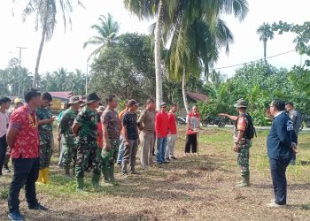 Guna Mengantisipasi Terjadinya Banjir, Serka Dendi Ajak Masyarakat Desa Tuapeijat Laksanakan Karya Bhakti