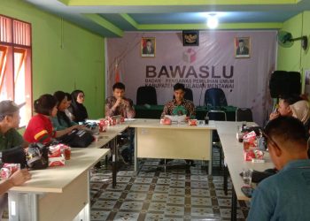 Bawaslu Kepulauan Mentawai Gelar Konfrensi Pers Dengan Beberapa Awak Media