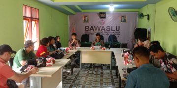 Bawaslu Kepulauan Mentawai Gelar Konfrensi Pers Dengan Beberapa Awak Media