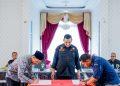 Pemkab Solok Tandatangani Naskah Perjanjian Hibah Daerah dan Pakta Integritas dengan KPU dan Bawaslu Kab. Solok