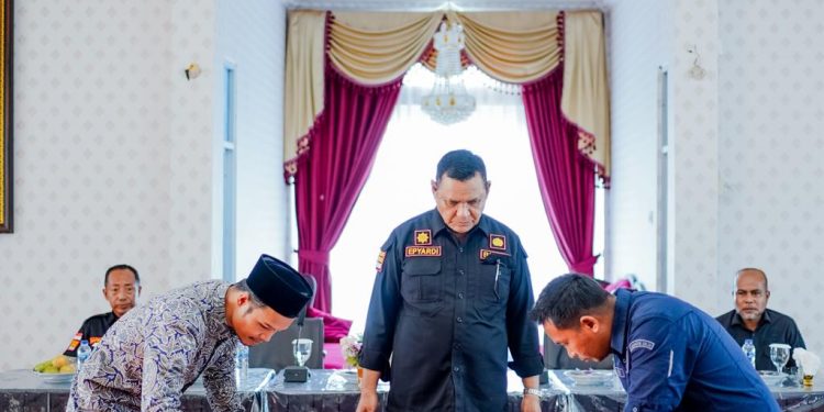 Pemkab Solok Tandatangani Naskah Perjanjian Hibah Daerah dan Pakta Integritas dengan KPU dan Bawaslu Kab. Solok