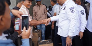 Bupati Solok Secara Simbolis Menyerahkan 177 Bantuan Alsintan Kepada Kelompok Tani