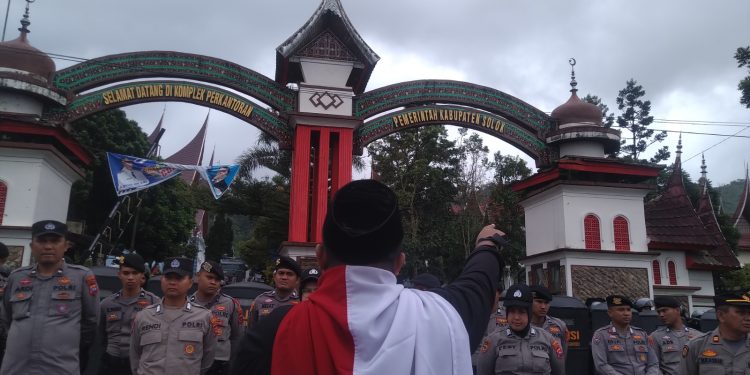 Alergi Dikritik, Anggota DPRD Kabupaten Solok Polisikan Warganya Sendiri
