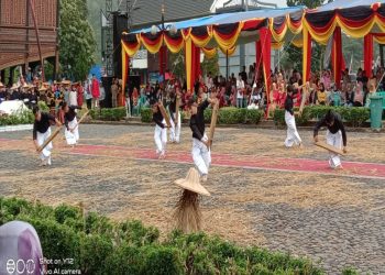 Festival Pesona Minangkabau Ditutup Dengan Penampilan Tari Massal Dari Nagari Singgalang