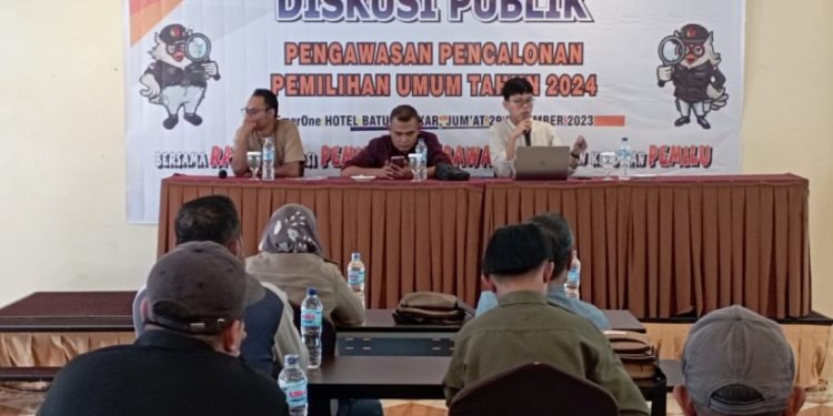 Bawaslu Tanah Datar Laksanakan Diskusi Public Dengan Para Wartawan