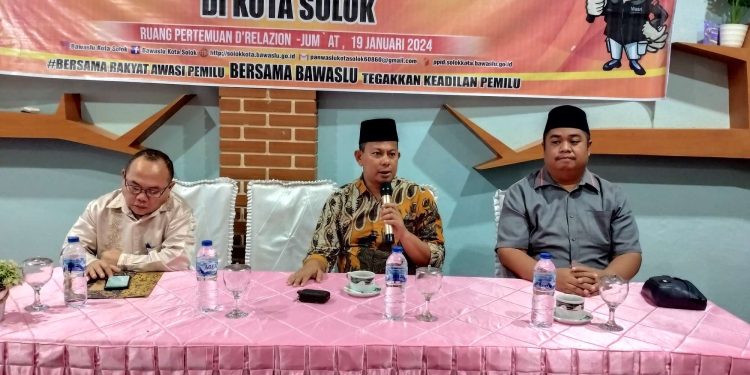 Bawaslu Kota Solok Gelar Sosialisasi Perbawaslu Terkait Penyelesaian Sengketa Pemilu 2014 di Kota Solok