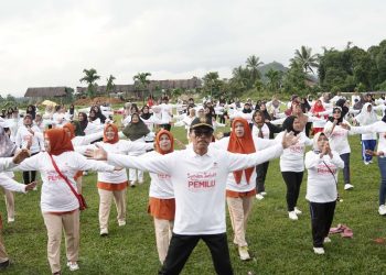 Bupati Safaruddin Hadiri Senam Sehat Pemilu dan Meminta Petugas KPPS Menjaga Kesehatan