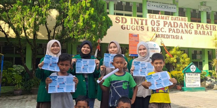 Terkait Bencana Banjir, Sekelompok Mahasiswi Psikologi Unand Laksanakan Edukasi