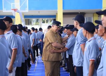 Pemko Solok Serahterimakan 472 Orang Linmas untuk Bantu Pengamanan Pemilu Serentak