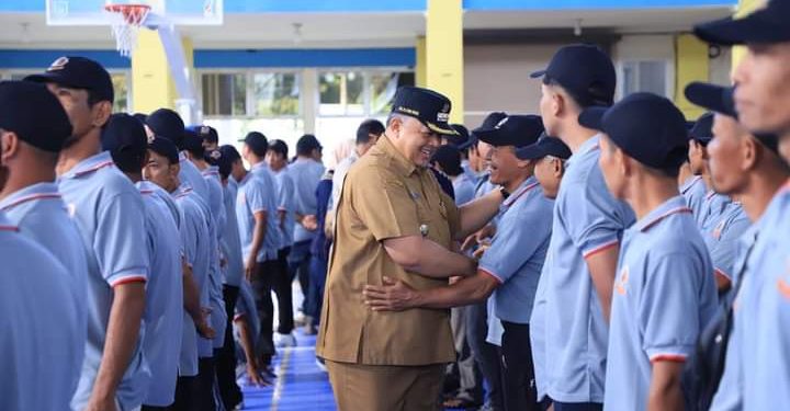 Pemko Solok Serahterimakan 472 Orang Linmas untuk Bantu Pengamanan Pemilu Serentak