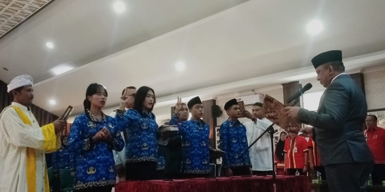 Sebanyak 90 ASN Terima SK 100%, PJ Bupati Mentawai : Jangan Jadikan Mentawai Sebagai Batu Loncatan