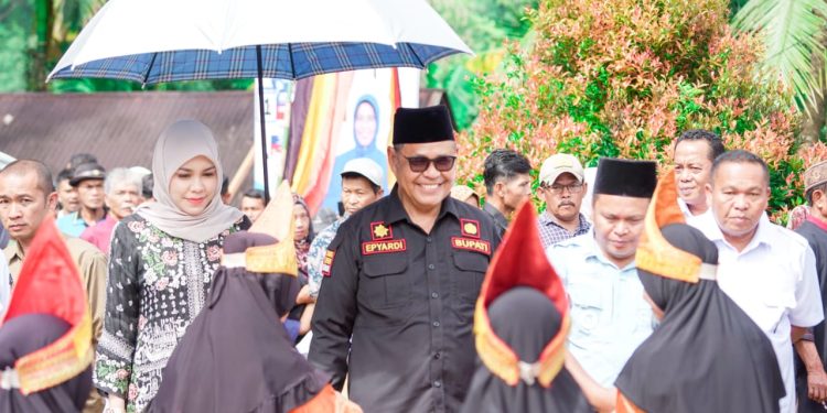 Bupati Solok Bersama Anggota Komisi V DPR RI Kunjungan Kerja dan Bersilaturahmi dengan Masyarakat Nagari Sungai Abu