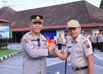 Kapolres Solok Kota Pimpin Upacara Kenaikan Pangkat Personil ASN Polres Solok Kota