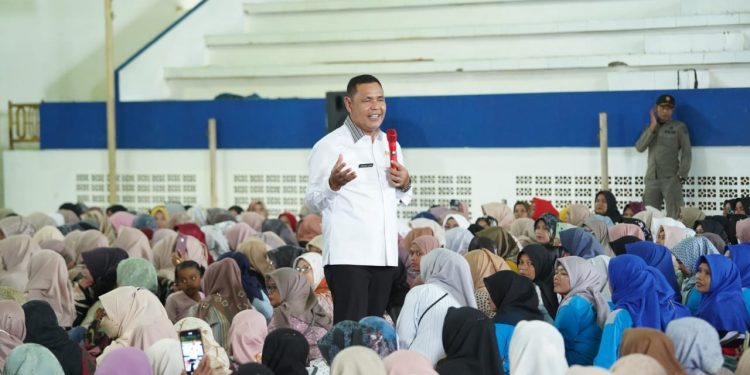 Bupati Epyardi Asda Hadiri Kegiatan Pembinaan dan Peningkatan Kapasitas Kader KB/Lini Lapangan Se-Kabupaten Solok