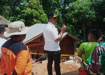 PJ Bupati Mentawai Kunjungi Korban Dampak Banjir dan Tanah Longsor