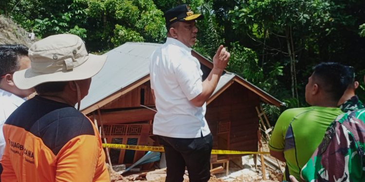 PJ Bupati Mentawai Kunjungi Korban Dampak Banjir dan Tanah Longsor