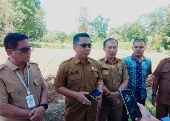 Sekda Mentawai Tinjau Lokasi Penanaman Cabe Saat Kunjungan Kejati di Mentawai