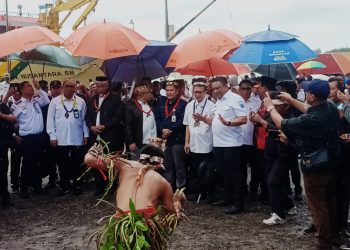 PJ Bupati Mentawai Sambut Kedatangan Gubernur Sumbar di Mentawai
