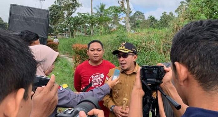 Bupati Eka Putra Lepas Keberangkatan Armada Pendistribusian Logistik Pemilu
