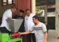Pemko Solok Serahkan Satu Unit Mesin Pencacah Untuk Kelompok  Tani Ternak Hakina Matata