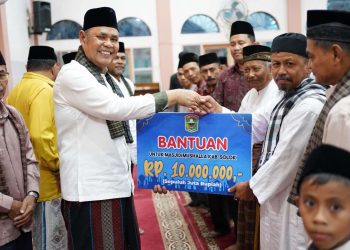 Malam Ke-16 Bulan Ramadhan, Tim Safari Ramadhan yang Dipimpin Bupati Solok Kunjungi Mesjid Raya Sumani