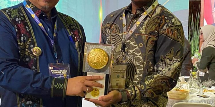 Pemko Solok Untuk Ke-11 Kalinya Terima Throphy Adipura 2023 Kategori Kota Kecil dari Menteri Lingkungan Hidup RI