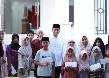 Berbuka Puasa Bersama Masyarakat IX Korong, Wawako Solok Berikan Santunan Anak Yatim