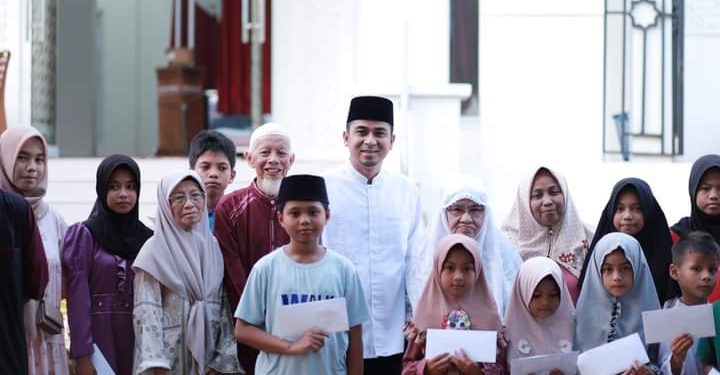 Berbuka Puasa Bersama Masyarakat IX Korong, Wawako Solok Berikan Santunan Anak Yatim