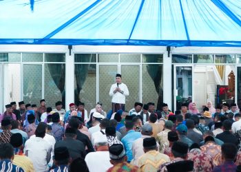 Bupati Solok Bagikan Zakat BAZNAS kepada 1200 Orang Masyarakat Penerima Zakat