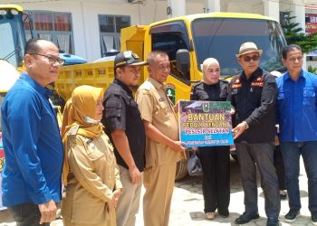 Kunjungi Pessel, Bupati Solok Serahkan Bantuan Sebagai Bentuk Kepedulian Terhadap Korban Bencana