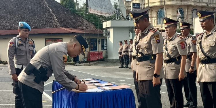 AKBP Ahmad Fadilan Pimpin Sertijab Sejumlah Pejabat Utama di Jajaran Polres Solok Kota
