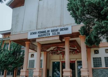 Menjawab Video Klarifikasi Ketua DPRD Kab. Solok Dodi Hendra, Jubir Pemkab Solok Safriwal : Tidak Ada Hubungan Senjata Tajam dengan Interpelasi, Sajam Justru Tebar Ketakutan Kepada ASN dan Tamu yang Hadir