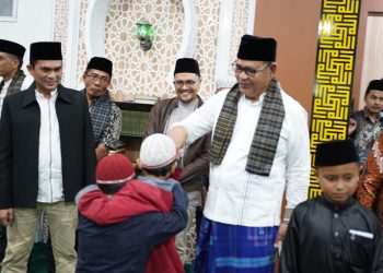 Malam ke-22 Bulan Ramadhan, Tim Safari Ramadhan yang Dipimpin Bupati Solok Kunjungi Mesjid Raya Baiturrahman Alahan Panjang
