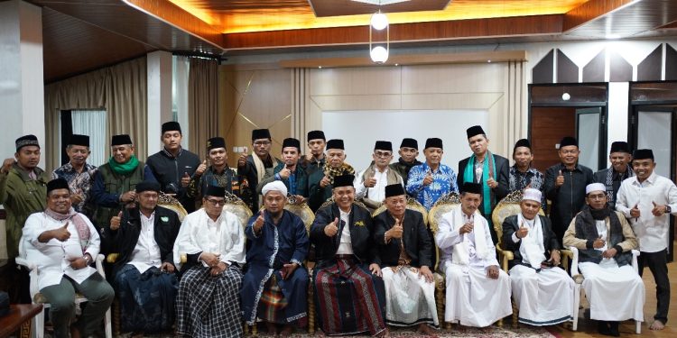 Ulama Tarekat se-Sumatera Barat Dukung Epyardi Asda untuk Kebangkitan Pembangunan