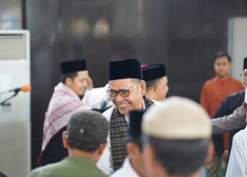 Bupati Solok Laksanakan Shalat Idul Fitri 1445H di Mesjid Agung Darusallam