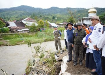 Sigap Bencana, Bupati Solok Datangi Langsung Lokasi Banjir Talang Babungo