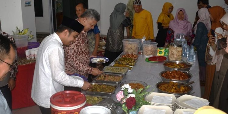 Wako Dan Wawako Solok Hadiri Halal Bihalal Disperkim dan Dinas Pangan