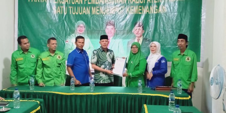 Slogan ‘LANJUTKAN’ Bergema saat Sabar AS Mendaftar ke Partai PPP