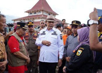 Peduli Bencana Agam, Bupati Solok Pimpin Aksi Sosial Kirimkan Bantuan ke Lokasi Bencana